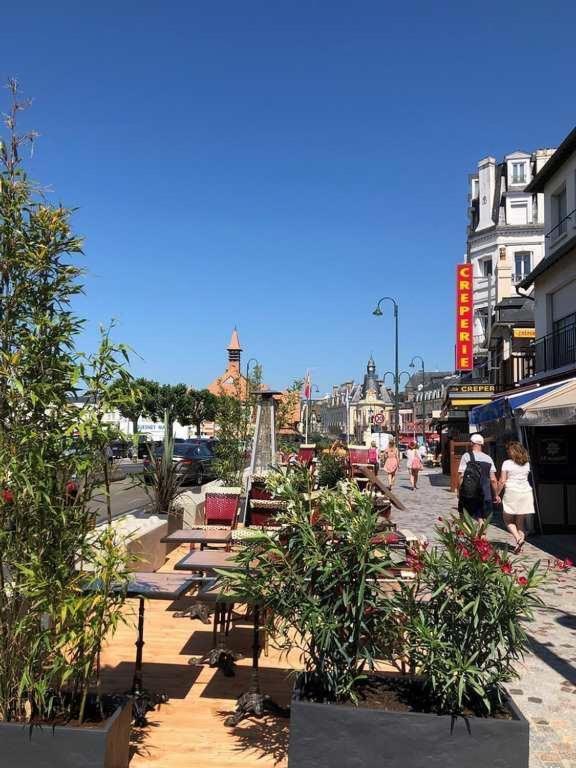 Les Parasols De Trouville Lägenhet Exteriör bild