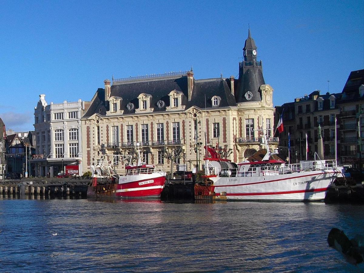 Les Parasols De Trouville Lägenhet Exteriör bild