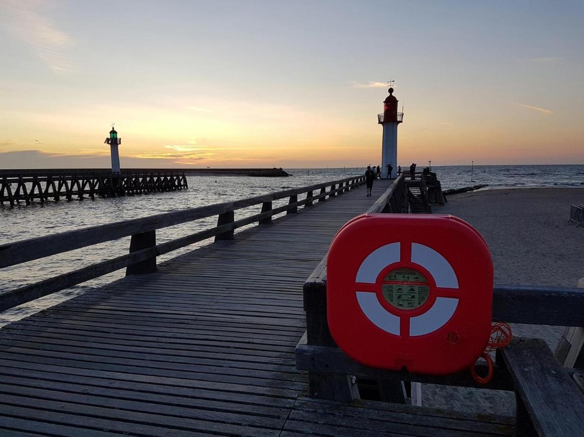 Les Parasols De Trouville Lägenhet Exteriör bild